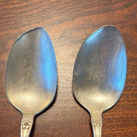 Silver Plate spoons by M. Rogers & Sons - Picture 3 of 5